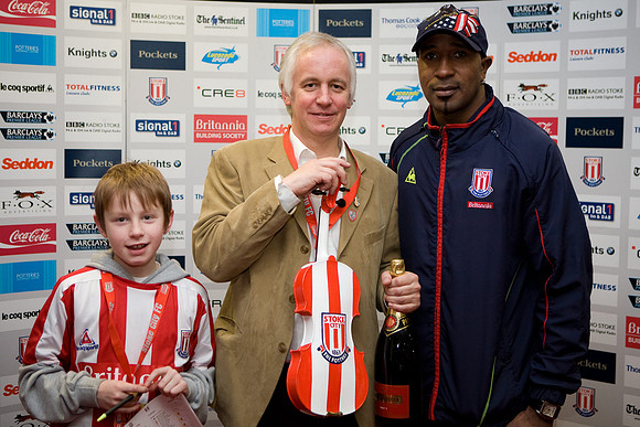 Stoke v FULHAM 03DEC08 392.jpg