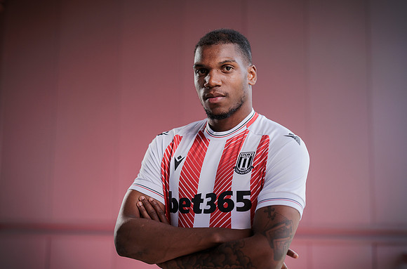 SCFC DUJAN STERLING Signs 1SEP22-9322
