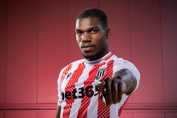 SCFC DUJAN STERLING Signs 1SEP22-9387