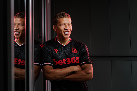 SCFC DWIGHT GAYLE Signs 21JUL22-6114