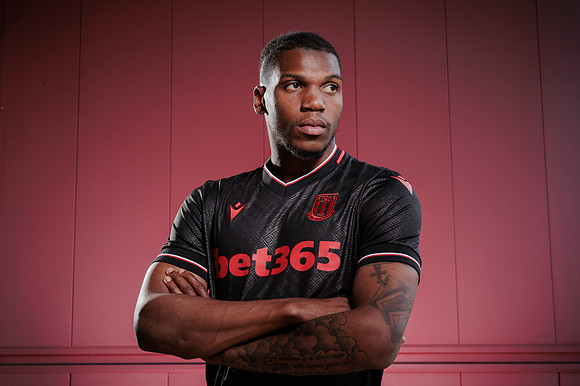 SCFC DUJAN STERLING Signs 1SEP22-9469