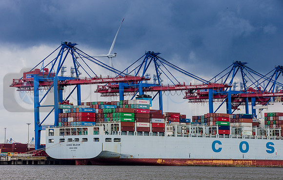 HAMBURG DOCKS AUG16 -9058
